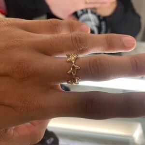 Gold flower ring
